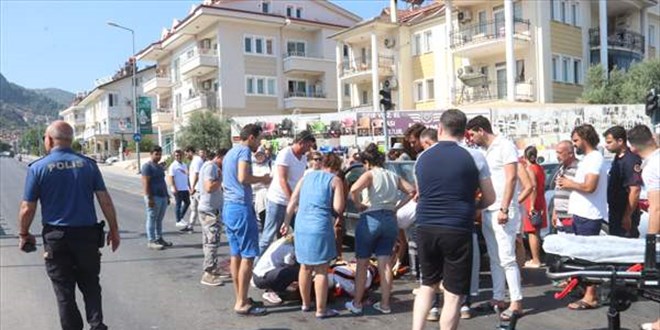 Muğla'da otomobil ve kamyonetin çarptığı motosikletteki kadın öldü