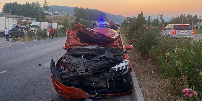 Otomobille motosikletin çarpıştığı kazada 2 kişi öldü, 2 kişi yaralandı