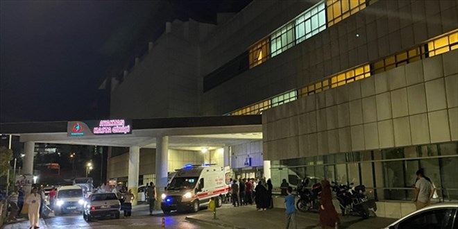 Gaziantep'te iki aile arasındaki bıçaklı kavgayı ayırmaya çalışan komşu hayatını kaybetti