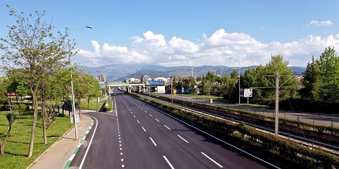 Denizli'de aşırı sıcaklar asfaltı eritti