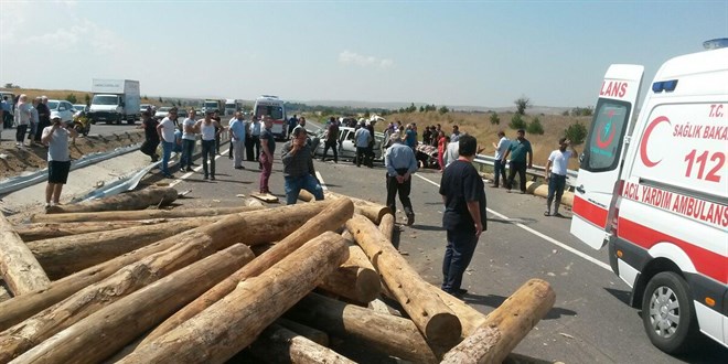 Düğün yolunda aile faciası: 1 ölü, 2 yaralı