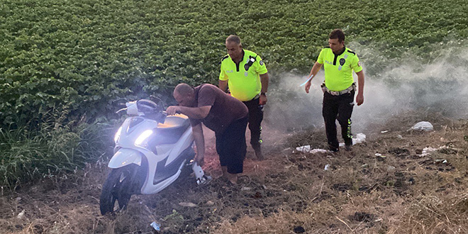 Otomobilin çarptığı motosikletteki kadın öldü, eşi ve çocuğu yaralandı