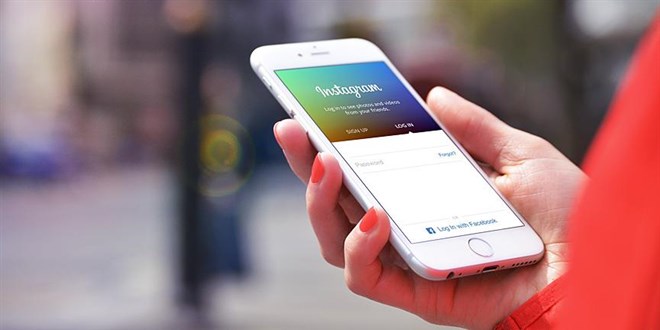 Türkler Instagram'da aylık 21 saat vakit geçiriyor