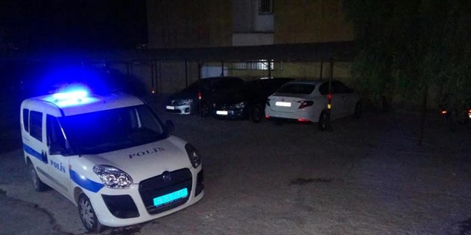 Tartıştığı nişanlısını bıçakla öldüren kadın ve oğlu tutuklandı