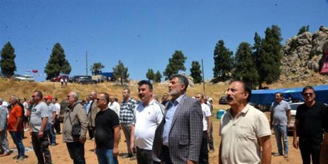 Yazıcıoğlu ile arkadaşları, helikopterin düştüğü Keş Dağı'nda anıldı