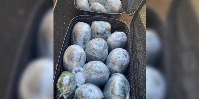 Gaziantep'te 2 polis memuru 19 kilo uyuturucu ile yakaland