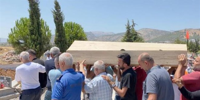 İnfaz Koruma Memurunun depremden sonra ulaşamadığı oğlunun cenazesi karışmış