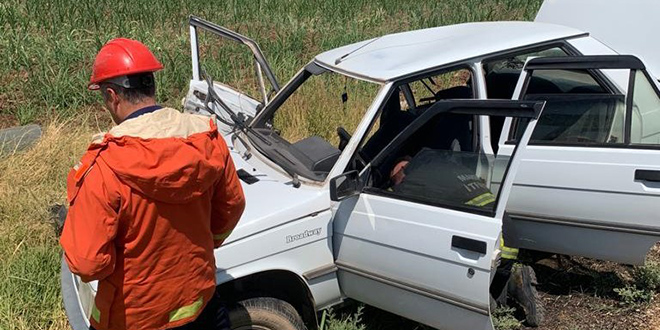 Kamyonet ile otomobilin çarpıştığı kazada 1 kişi öldü, 3 kişi yaralandı
