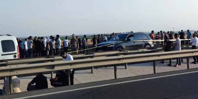 Gurbetçi çiftin otomobiline uzun namlulu silahlarla ateş açıldı: 1 ölü