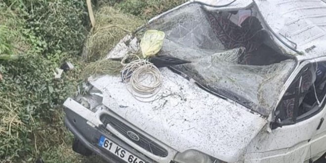 Trabzon'da kamyonetin şarampole devrilmesi sonucu 3 kişi öldü
