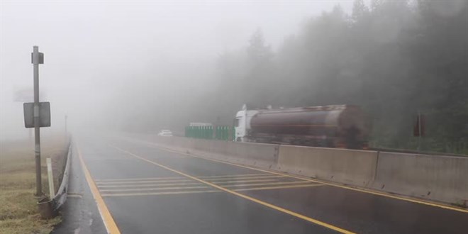 Bolu Dağı'nda sağanak ve sis etkili oldu