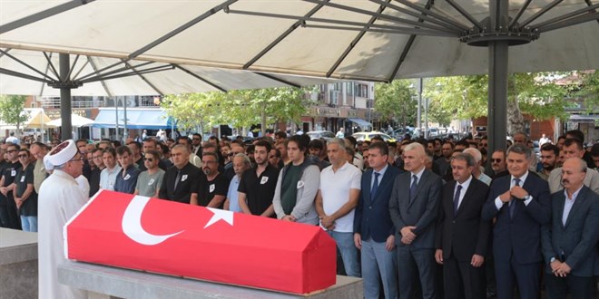 Polis Müfettişi evinde kalbine yenik düştü