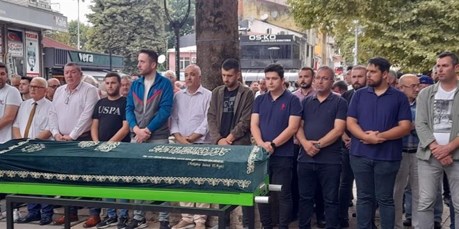 Erik ağacından düşen beden eğitim öğretmeni hayatını kaybetti