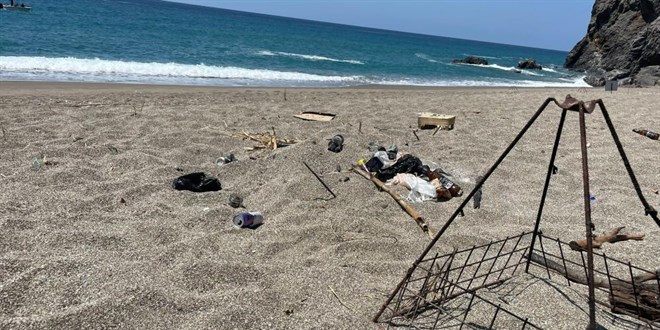 Caretta caretta yuvasının üzerinde mangal yaktılar