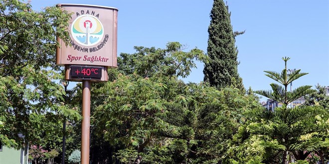 Adana'da sıcak hava etkili oldu
