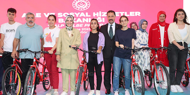 Bakan Göktaş: Depremzede çocukların güçlü bireyler olmasını hedefliyoruz