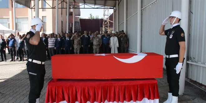 Görev başında kalp krizi geçiren polis memuru hayatını kaybetti