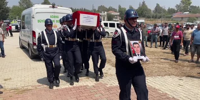 Görevi başında kalp krizi geçirerek hayatını kaybeden polise veda