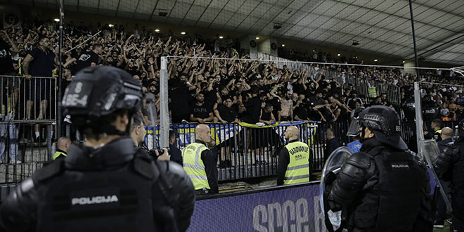 Maribor-Fenerbahçe mücadelesi çıkan olaylar nedeniyle durdu
