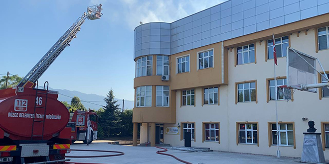 Düzce'de okulda çıkan yangın söndürüldü