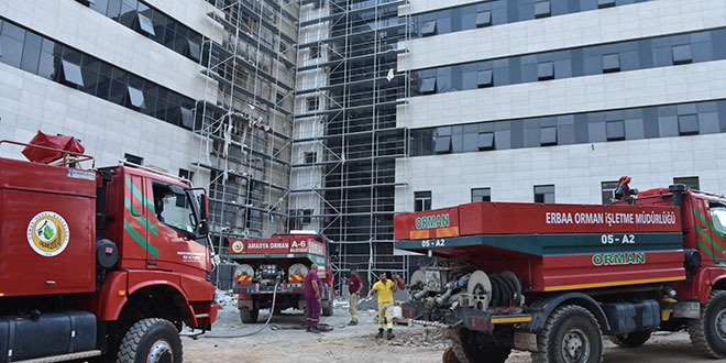 Mula'da devlet hastanesi inaatnda kan yangn sndrld