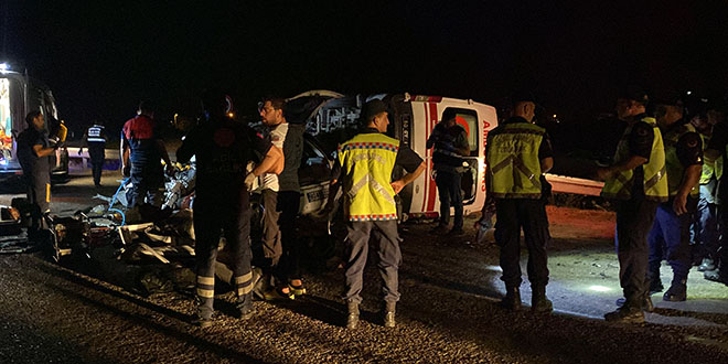 Osmaniye'de ambulansla arpan otomobildeki 3 kii ld