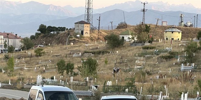 Yksekova'da mezarlkta yer kalmad, mezarlar yola tat