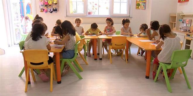 Anaokulu ve bakıcı fiyatları arttı: Çocuklar onlara emanet