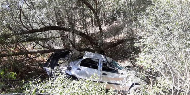 Adana'da uçuruma devrilen otomobildeki 4 kişi öldü, 3 kişi yaralandı