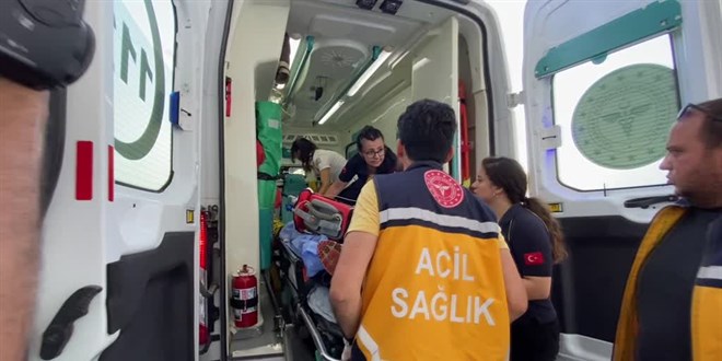 Aksaray'da devrilen otomobildeki 1 kişi öldü, 4 kişi yaralandı