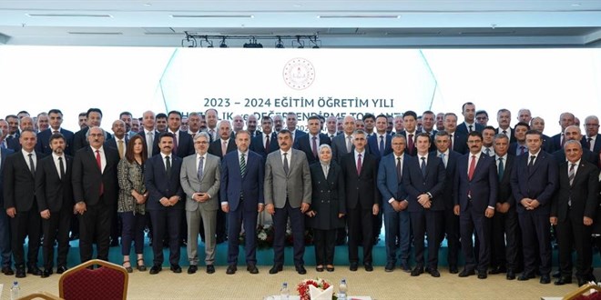 Bakan Tekin: Telefonla sınıflara girilmemesi konusunda önlem alacağız