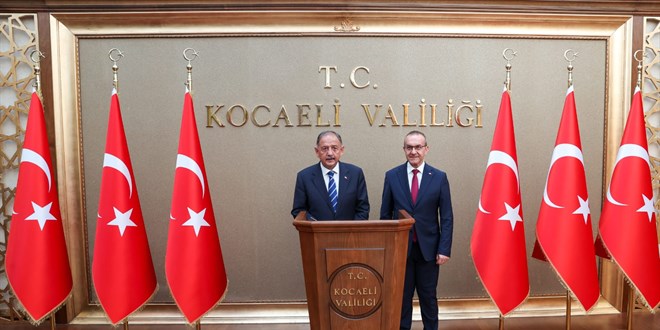 Bakan Özhaseki, İzmit Körfezi'ndeki dip çamuru temizliği çalışmalarını inceledi