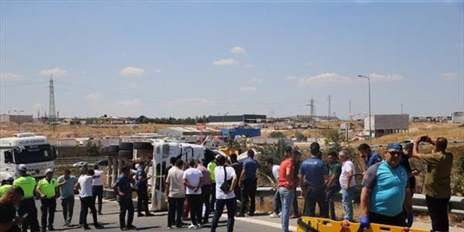 Gaziantep'te devrilen hafriyat yüklü kamyonun sürücüsü öldü