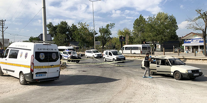 Yol kenarında tartıştığı eşini bıçakla öldüren zanlı tutuklandı