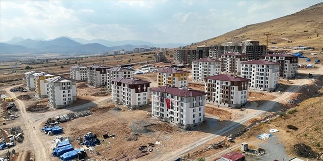 Afşin'de afetzedeler için inşa edilen 3 bin 600 konut kasımda teslim edilecek
