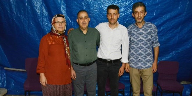 Aynı evden 4 kişi EYT'den emekli olunca ilk maaşlarıyla mevlid okutarak yemek dağıttılar