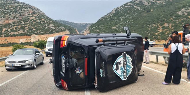 Sanatçı Sümer Ezgü Antalya'da kaza yaptı