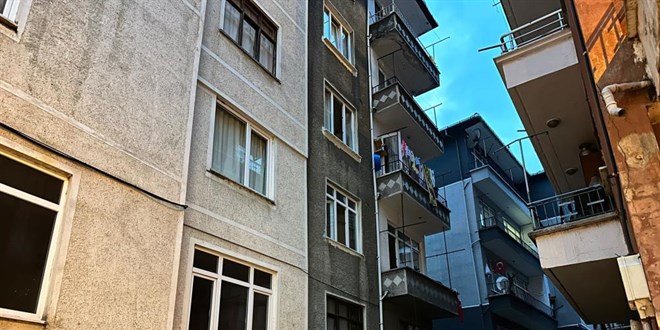 Depremden kurtuldu, balkondan düşerek hayatını kaybetti
