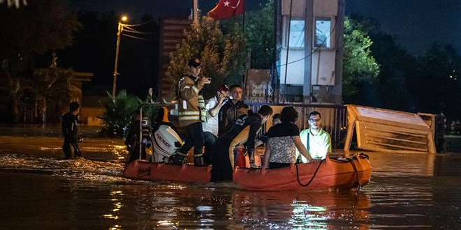 İstanbul Valiliği sel ve su baskınlarındaki son durumu açıkladı
