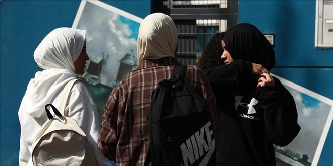 Fransa Mahkemesinden okullarda abaya yasağına onay