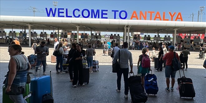 Antalya'ya hava yoluyla gelen yabancı turist sayısı 11 milyonu aştı
