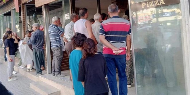 Ekmeğin fiyatı 2,5 lira indi vatandaşlar akın etti
