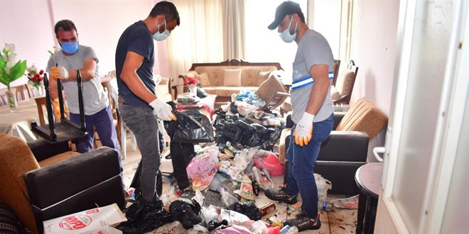 Evinden 20 ton çöp çıktı: Yapmayın, bunlar yılların emeği
