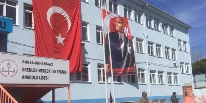 Kadın okul müdürü öğrencinin ablası tarafından darp edildi