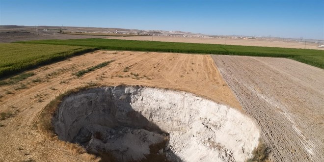 Karapınar'da yeni bir dev obruk oluştu