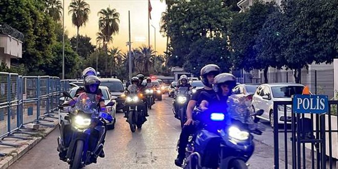Mersin'de depremzedeleri 'kiralık ev' vaadiyle dolandırdıkları öne sürülen 13 zanlıya operasyon