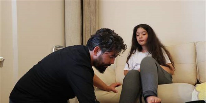 Engelli kızı ve iki oğlu için hem anne hem baba oldu