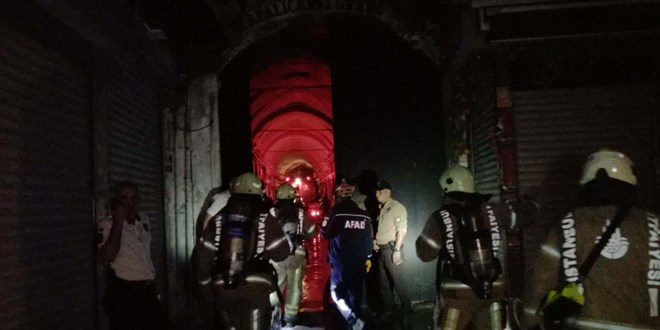 İstanbul'da Kapalıçarşı'nın çatısında yangın çıktı