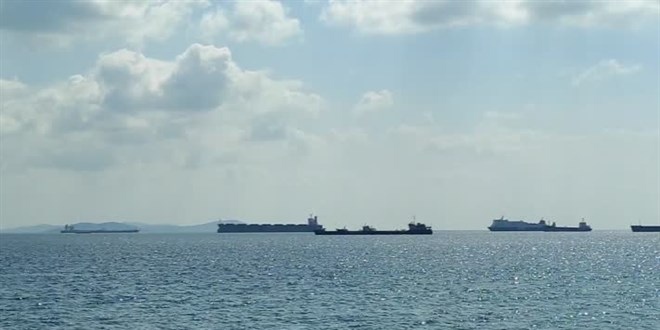 Yassıada açıklarında çarpışan iki gemi Ahırkapı'ya demirletildi