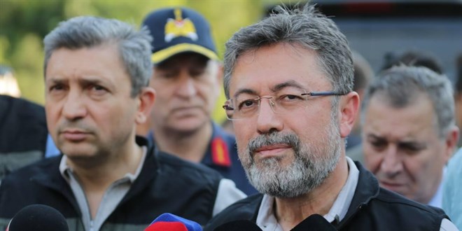 Bakan Yumaklı: Alanya yangınının enerjisi düşürüldü
